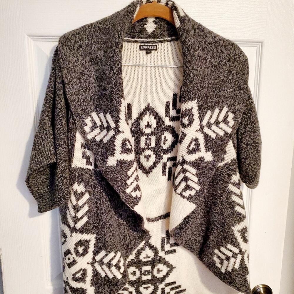 EXPRESS Aztec inspired sweater jacket vest cardigan Gray and cream Sz.Med